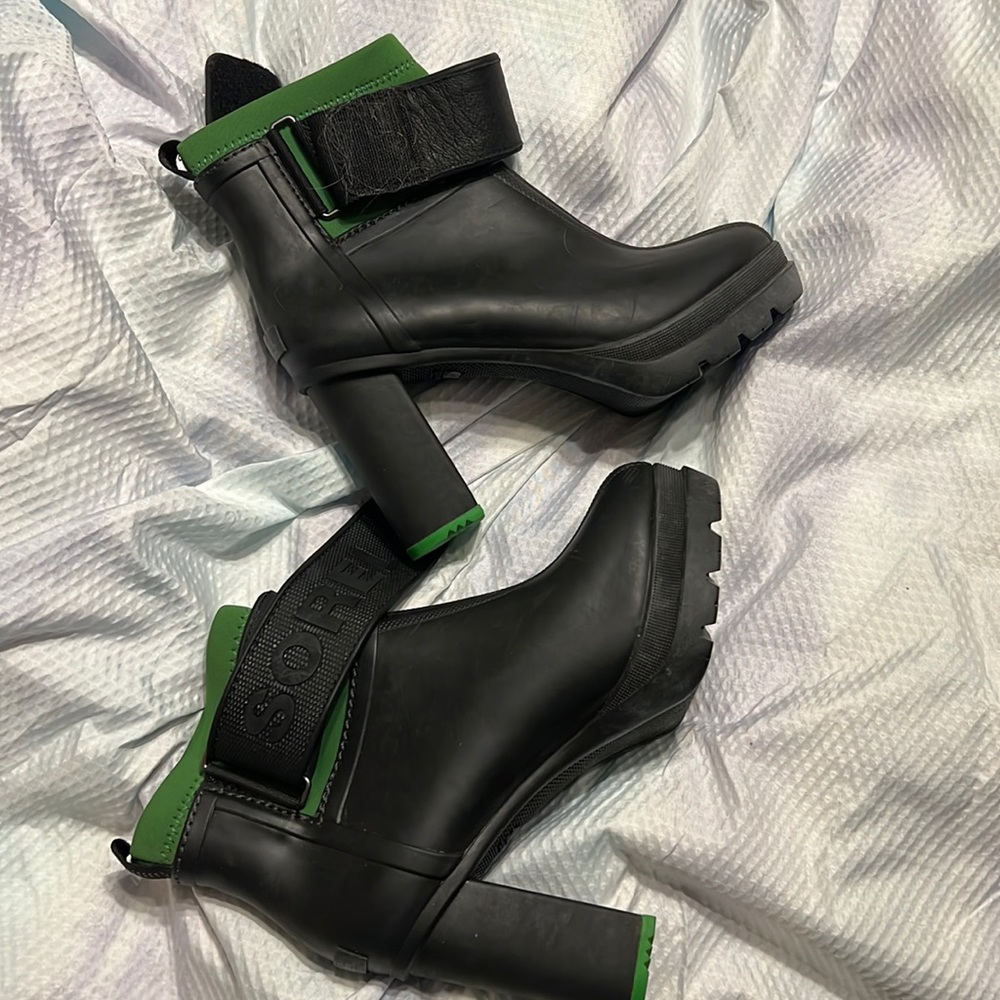 Never wore these out of the house 4 inch heel Black waterproof boots